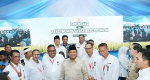 Hadiri Panen Raya di Karawang, Kang DS Sambut Baik Capaian Swasembada Pangan Nasional