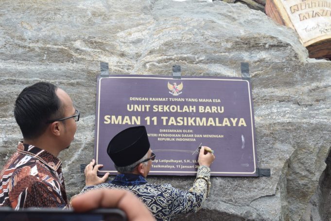 Langkah Nyata Tingkatkan Mutu Pendidikan, Wamendik RI Resmikan SMAN 11 Kota Tasikmalaya