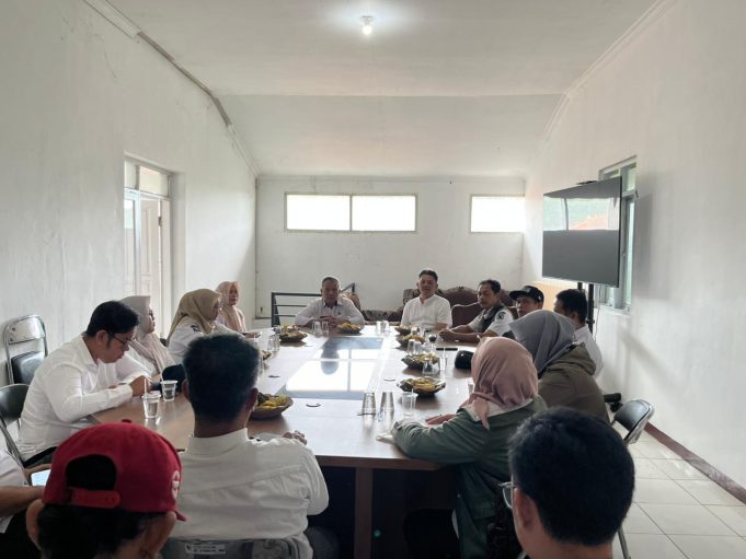 Monitoring Dan Evaluasi Kecamatan Kutawaringin Dilaksanakan Di Desa Kutawaringin