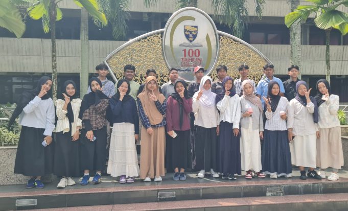 Setelah Kelas 9 ke Singapura dan Malaysia, Kini Giliran Kelas 7 & 8 Ke Jogyakarta