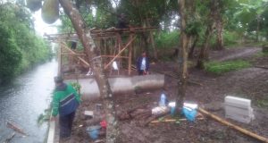 Ketua Rw06 Bersama Warga Untuk Ketahanan Pangan Bangun Kandang Kambing