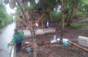 Ketua Rw06 Bersama Warga Untuk Ketahanan Pangan Bangun Kandang Kambing