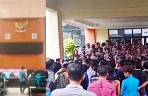 Mahasiswa Geruduk Gedung DPRD, Ada Apa,,???