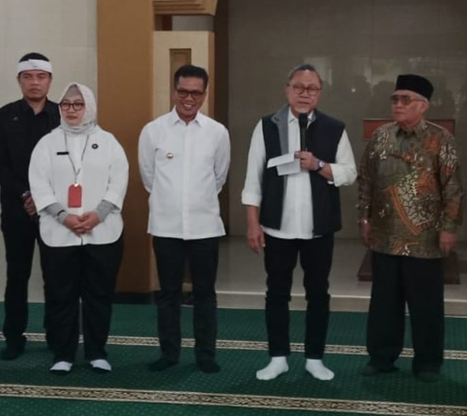 Empat Sekolah Dikunjungi Zulhas dan Kang DS, Sampaikan Manfaat Makan Bergizi Gratis