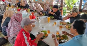 Reuni Akbar Alumni SD Negeri Siluman III Angkatan 1992, Rajut Silaturahmi dan Kenangan di RM Sambel Hejo