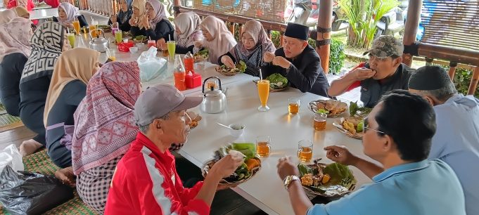 Reuni Akbar Alumni SD Negeri Siluman III Angkatan 1992, Rajut Silaturahmi dan Kenangan di RM Sambel Hejo