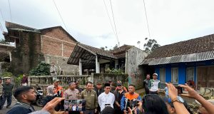Kang DS Tinjau Longsor Pangalengan, Korban Diberikan Bantuan Kontrakan dan Rumah