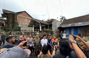 Kang DS Tinjau Longsor Pangalengan, Korban Diberikan Bantuan Kontrakan dan Rumah