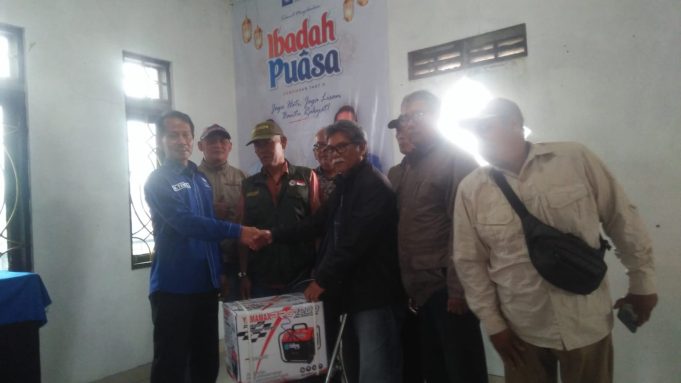 Legislator H. Tedi Supriadi S. Pd.I., M. Si, Secara Pribadi Berikan Mesin Jenset Pada Warga Rw06 Citeureup