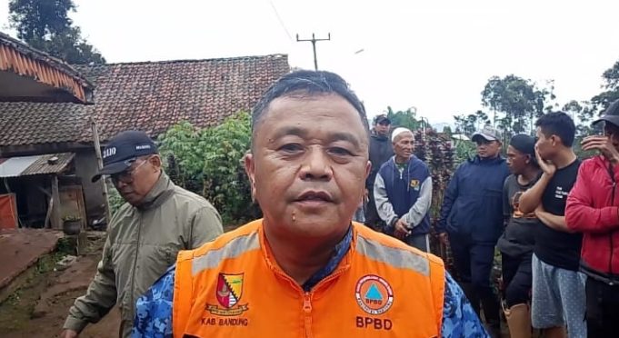 BPBD Kabupaten Bandung : Tebing Curam Longsor Timpa Rumah Warga di Pangalengan