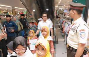 Kang DS Ajak Ratusan Anak Yatim Piatu Belanja Pakaian Lebaran di Jogja Soreang