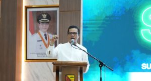 Bupati Bandung Berikan Kadeudeuh untuk Pegiat KORMI Peraih Medali FORNAS NTB 2025