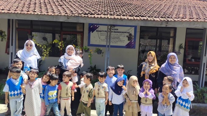 Luar Biasa Pendidikan Sejak Dini, Kunjungan Sosial Anak-Anak KB-TK PCI KIDS ke Yayasan Bhakti Pertiwi