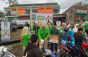 Konsep Berbeda, PKB Tasikmalaya Borong Produk UMKM Lalu Bagikan Takjil ke Warga