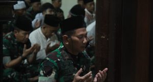 Masjid Agung Tasikmalaya Dipadati Jamaah, Pangdam III/Siliwangi Pimpin Sholat Subuh Berjamaah
