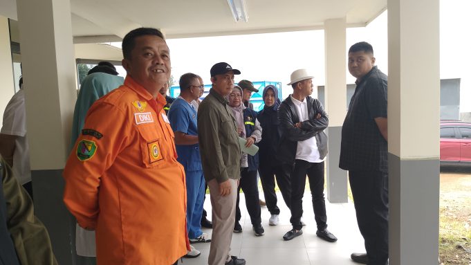 Bupati Bandung Dadang Supriatna Tinjau Langsung Plafon Ambruk di RSUD Pacira