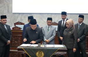 Ekonomi Tumbuh 6,45 Persen, Kang DS Paparkan LKPJ 2025 di DPRD
