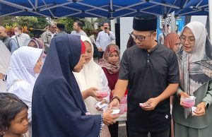 Sentuhan Ramadan , Walkot Viman Turun ke Jalan Tebar Takjil Untuk Warga Kota Tasikmalaya
