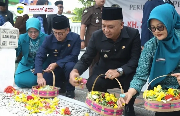 Pemkab Tasikmalaya Kenang Jasa KH. Zainal Musthafa ke-82