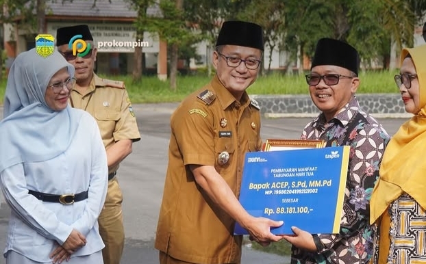 Bupati Tasik Cecep, Pimpin Apel Pagi dan Berikan Apresiasi kepada ASN