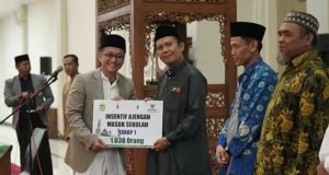 Bupati Tasikmalaya Luncurkan Insentif 46 Ribu Ajengan di Peringatan Nuzulul Qur’an