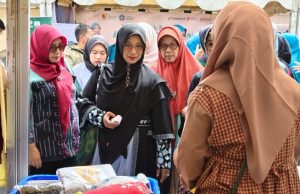Ketua TP. PKK Kab. Bandung, Ajak Masyarakat Untuk Kunjungi Pasar Murah Ramadhan di Upakarti