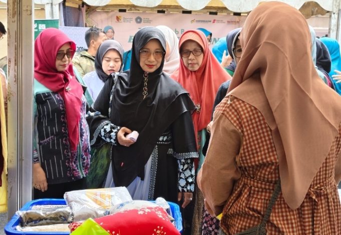 Ketua TP. PKK Kab. Bandung, Ajak Masyarakat Untuk Kunjungi Pasar Murah Ramadhan di Upakarti