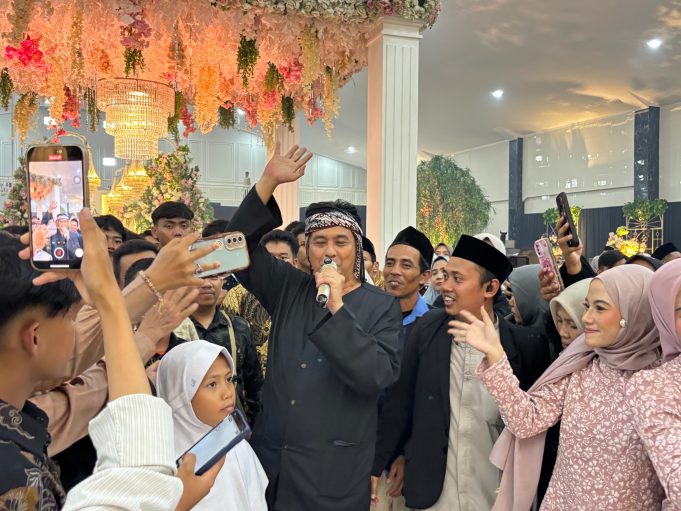 Konser Dadakan KDC Warnai Halbil Hingga Resepsi Pernikahan, Ajak Warga Berbagi untuk Sesama