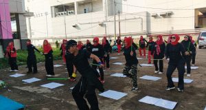 Para Pesenam KISS Gelar Halbil Dapat Sembako dari Anggota DPR RI