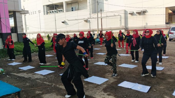 Para Pesenam KISS Gelar Halbil Dapat Sembako dari Anggota DPR RI