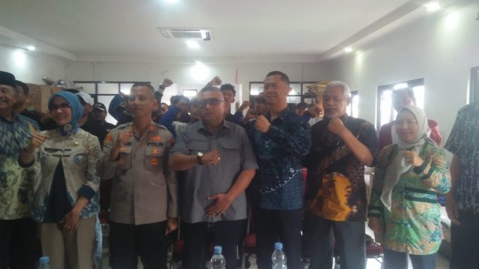 Legislator H. Anton Ahmad Fauzi Terkait Masalah Sampah Semua Unsur Harus Ikut Serta