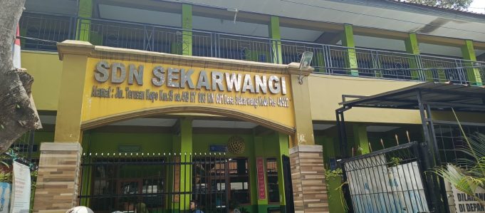 Kepala SDN Sekarwangi Bantah Pihak yang Tuding Jual Kaos dan Batik Seragam