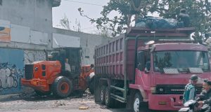 Warga : DLH Dinilai Kurang Peka, Parah Setelah 3 Bulan, Sampah di TPS Warlob Baru Diangkut
