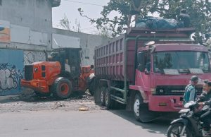 Warga : DLH Dinilai Kurang Peka, Parah Setelah 3 Bulan, Sampah di TPS Warlob Baru Diangkut