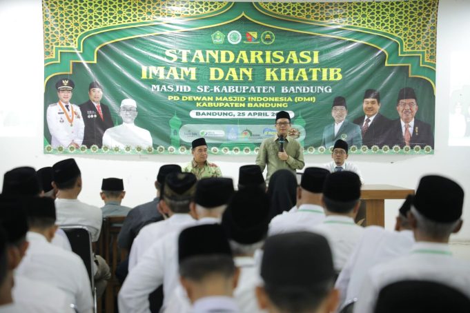 Bupati Bandung Berharap DMI Harus Jadi Pilar Pembinaan Umat