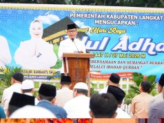 Wabup Tiorita Surbakti Salat Idul Adha Bersama Ribuan Warga di Alun-alun Stabat