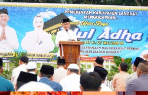 Wabup Tiorita Surbakti Salat Idul Adha Bersama Ribuan Warga di Alun-alun Stabat