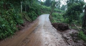Longsor di Desa Buninagara Picu Kekhawatiran Warga, Jalan Masih Dipenuhi Lumpur