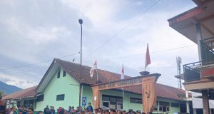 Massa Kepung Kantor Desa Linggawangi, Tuntut Kepala Desa Mundur Diduga Nyuri Uang Staf Desa