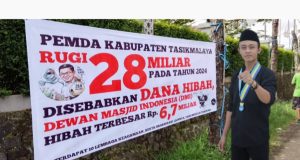 Aliran Dana Hibah Rp 28 M Jadi Sorotan, Spanduk Bukti Kritik Tajam Terpampang di Lingkungan Pemda