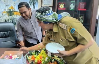 SMSI Tasikmalaya Bersama GAM Kompak Patungan Demi Kejutan Ultah Plh Wali Kota