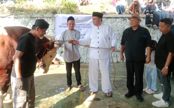 Plh Wali Kota Diky Candra Antar Langsung Bantuan Sapi Presiden ke Gunung Tandala