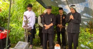 Wujud Empati, Diky Candra Negara Hadiri Pemakaman Ibunda Anton Charliyan