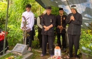 Wujud Empati, Diky Candra Negara Hadiri Pemakaman Ibunda Anton Charliyan