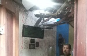 Rumah Nyaris Roboh, Pa Usman Bertahan di Tengah Ancaman Maut di Margaasih
