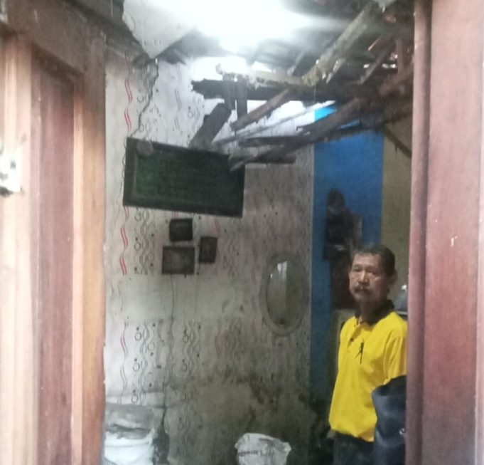 Rumah Nyaris Roboh, Pa Usman Bertahan di Tengah Ancaman Maut di Margaasih