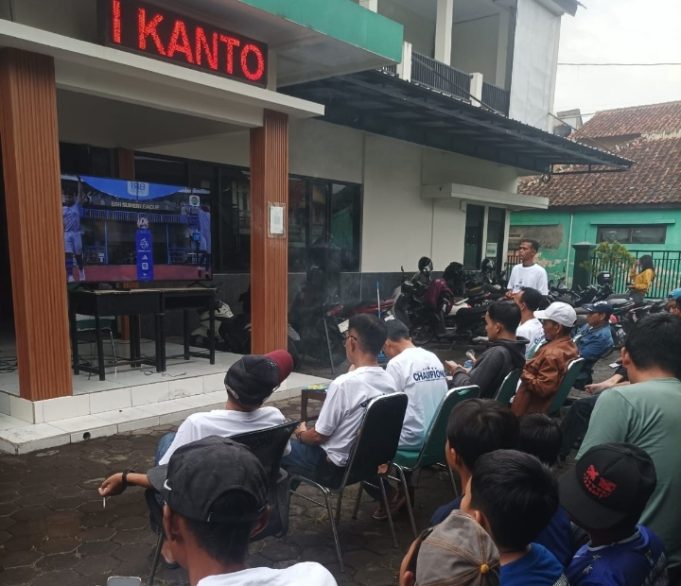 Antusiasme Warga Desa Gajahmekar Warnai Nobar Persib Bandung vs Persijap Jepara