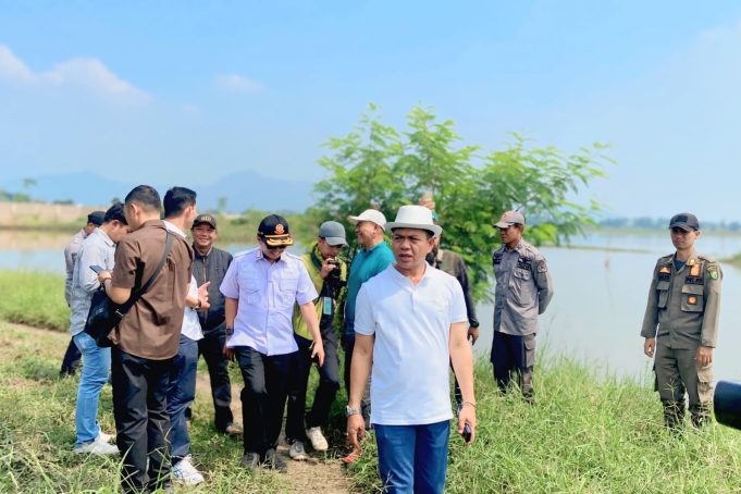 Bupati Bandung Tinjau Normalisasi Sungai Cilisungan, Fokus Atasi Banjir Tegalluar
