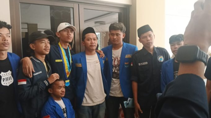 DPRD Tasikmalaya di Demo, Ini Tuntutan Para Aksi Penyampai Aspirasi Masyarakat