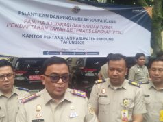 Kakan ATR/ BPN Sebut PTSL Program Strategis Nasional Dan Serahkan 100 Sertipikat Pada Warga